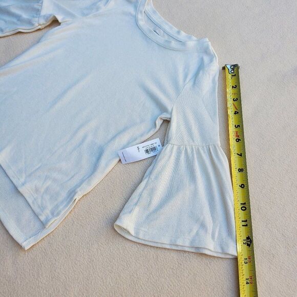 Old Navy cream colored bell sleeve shirt - Picture 4 of 8